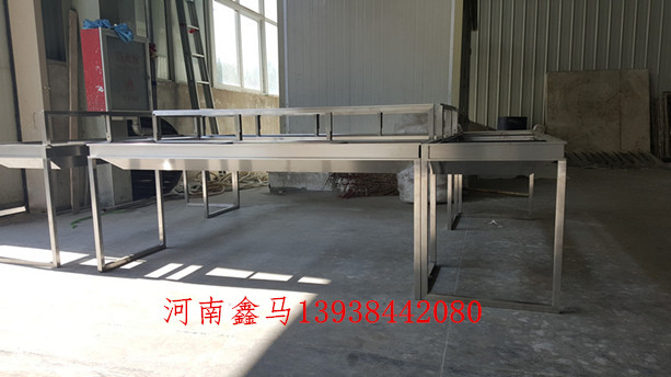 生財(cái)有道珠寶展柜制作現(xiàn)場(chǎng).jpg