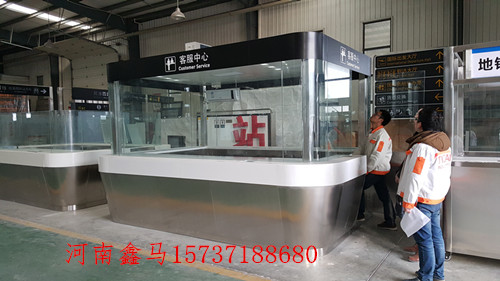 鄭州地鐵2號線不銹鋼服亭驗(yàn)收現(xiàn)場.jpg