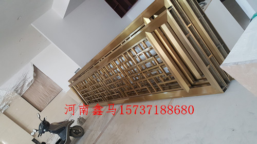 不銹鋼屏風(fēng)安裝現(xiàn)場.jpg